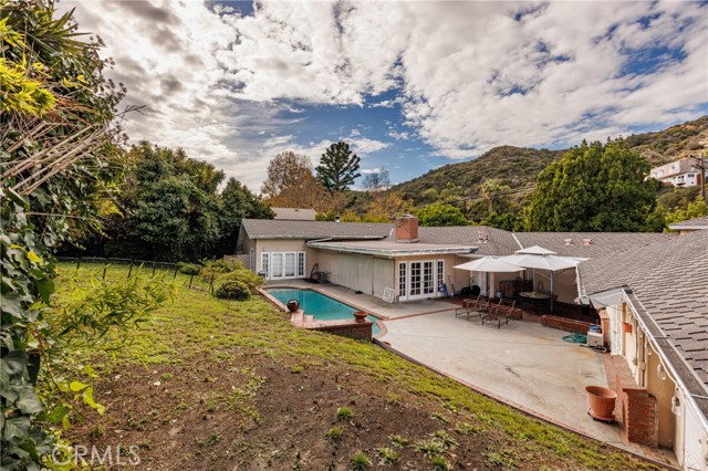 Detail Gallery Image 34 of 38 For 2072 Coldwater Canyon, Beverly Hills,  CA 90210 - 4 Beds | 4/1 Baths