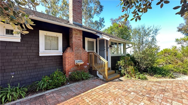 625 High Dr, Laguna Beach CA: https://media.crmls.org/medias/e51ecd17-a0ee-4281-bee0-ea52b57de7c8.jpg
