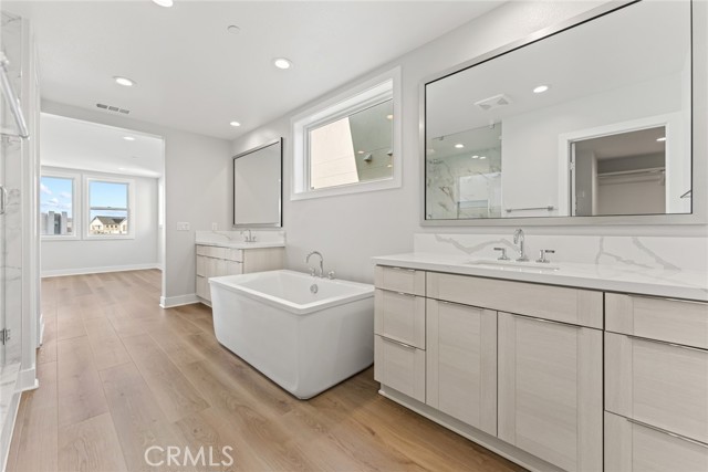 Detail Gallery Image 30 of 56 For 209 Stage, Irvine,  CA 92618 - 5 Beds | 5 Baths