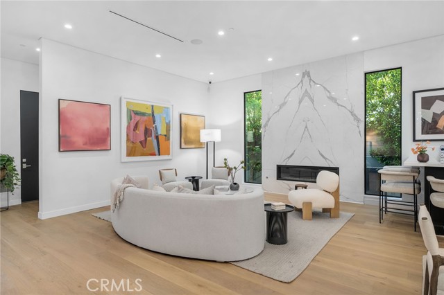 Detail Gallery Image 3 of 59 For 15231 Greenleaf St, Sherman Oaks,  CA 91403 - 6 Beds | 7/1 Baths