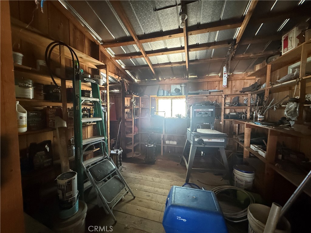 https://media.crmls.org/medias/e520ee0b-6d2f-44e8-9291-e3bf86ad92ee.jpg?preset=X-Large