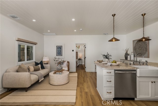 Detail Gallery Image 8 of 35 For 2138 Orange Ave #C120,  Costa Mesa,  CA 92627 - 1 Beds | 1 Baths