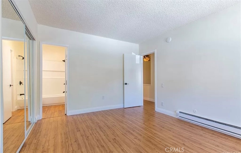 https://media.crmls.org/medias/e5211631-3195-4796-9af0-1cbb0336b5b1.jpg?preset=X-Large
