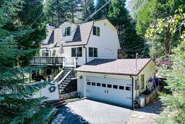 Detail Gallery Image 2 of 33 For 220 Oak Dr., Lake Arrowhead,  CA 92352 - 3 Beds | 2 Baths