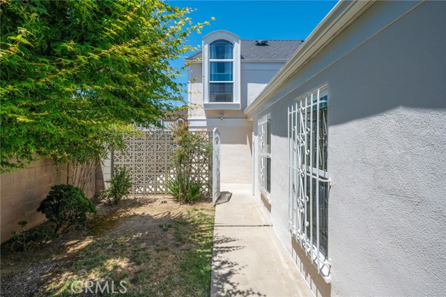 26424 Senator Avenue, Harbor City CA: https://media.crmls.org/medias/e5232e3e-9a65-44d1-8efc-31948258840b.jpg