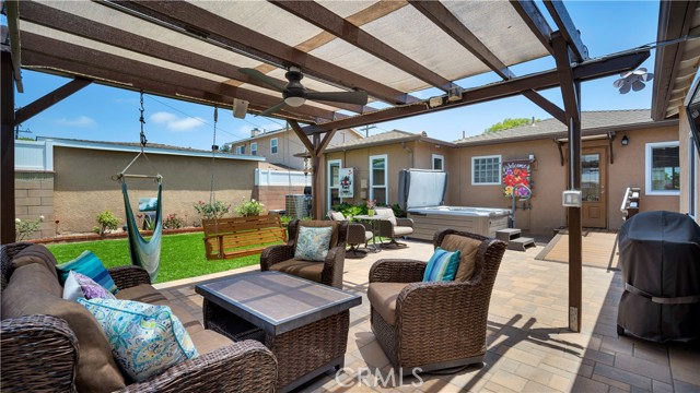 5215 E Monlaco Road, Long Beach CA: https://media.crmls.org/medias/e5237521-996e-43e5-b274-b18168be4dcd.jpg