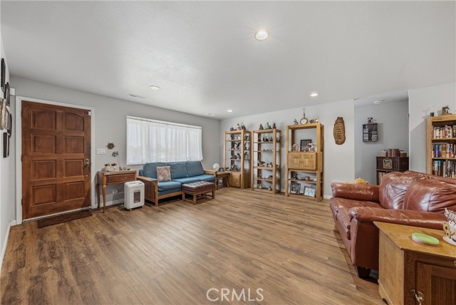 Detail Gallery Image 9 of 52 For 6802 Doris Circle, Lucerne,  CA 95458 - 3 Beds | 2 Baths
