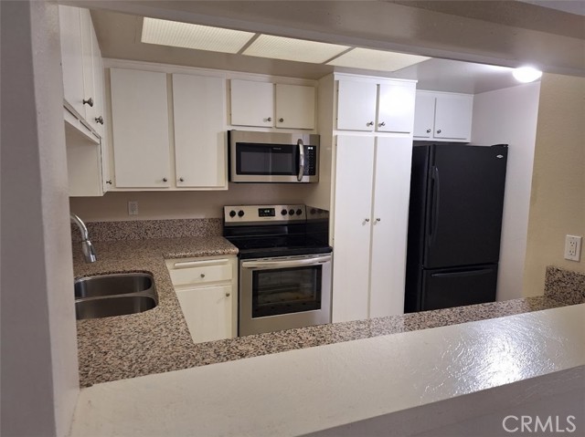 Detail Gallery Image 6 of 62 For 321 S San Vicente Bld #207,  Los Angeles,  CA 90048 - 2 Beds | 2 Baths