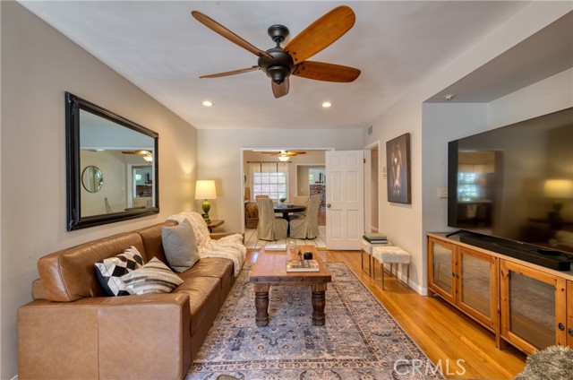 430 N Canyon Boulevard, Monrovia CA: https://media.crmls.org/medias/e524b55f-5104-4e22-af44-921e044e8b93.jpg