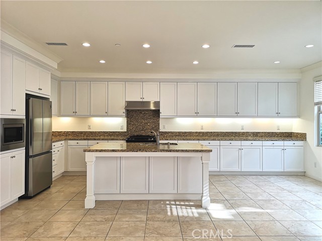 27 Larkfield, Irvine CA: https://media.crmls.org/medias/e524ce7b-58cf-4dfa-903d-acf66ffcd22f.jpg