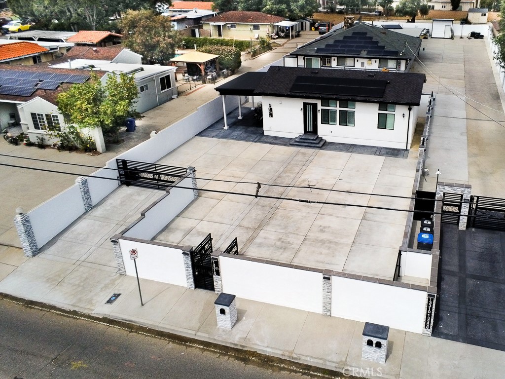 https://media.crmls.org/medias/e524d0ae-f392-4af6-8813-0d3ae8c7f7ed.jpg?preset=X-Large