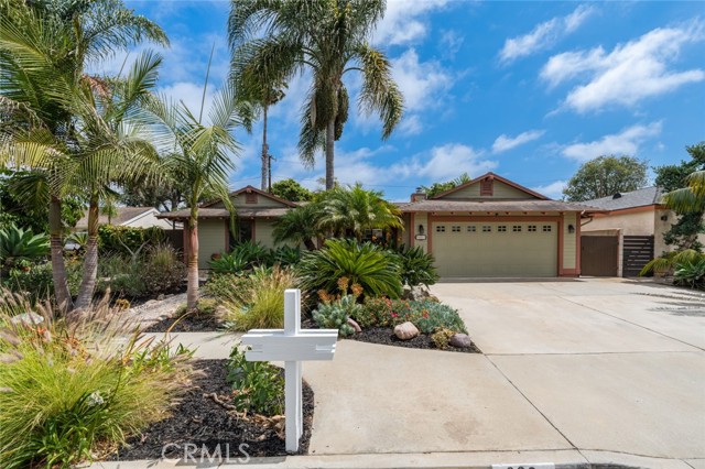 983 Oak Street, Costa Mesa CA: https://media.crmls.org/medias/e524e2df-a11f-4418-b0f1-b340a454f9d5.jpg