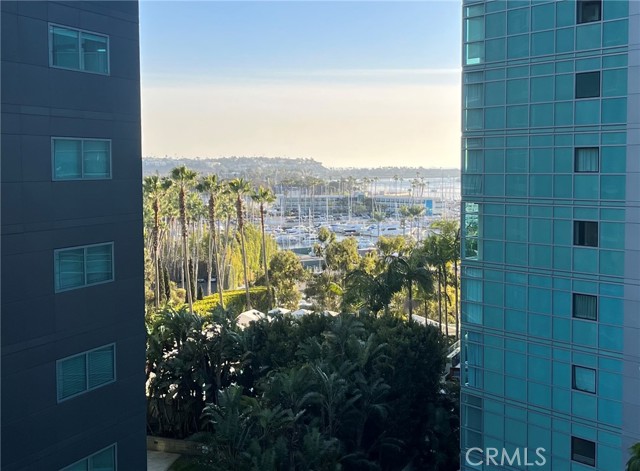 Detail Gallery Image 9 of 14 For 13700 Marina Pointe Dr #924,  Marina Del Rey,  CA 90292 - 2 Beds | 2/1 Baths