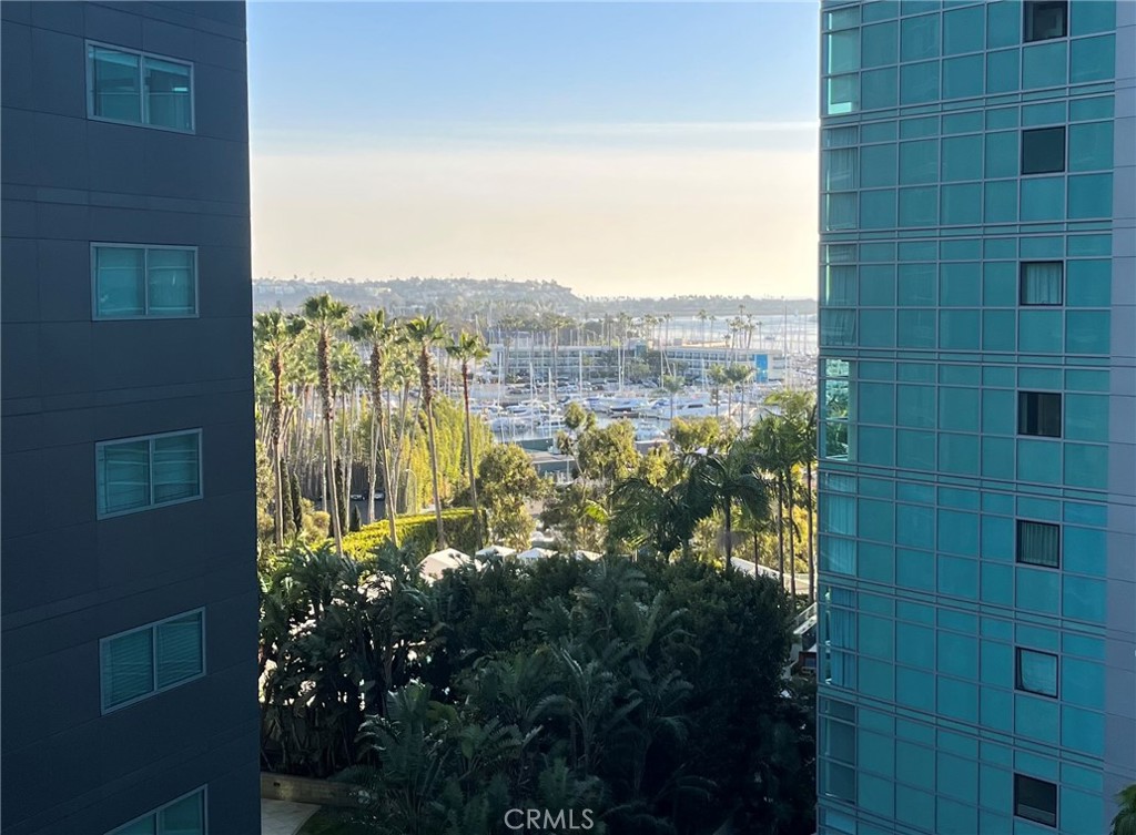 https://media.crmls.org/medias/e525032c-b662-44da-b03a-d341fd191f17.jpg?preset=X-Large