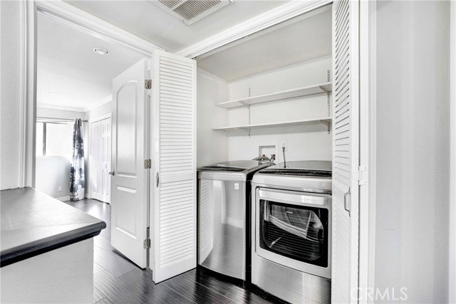 Detail Gallery Image 9 of 24 For 5243 Yarmouth #31,  Encino,  CA 91316 - 3 Beds | 2/1 Baths