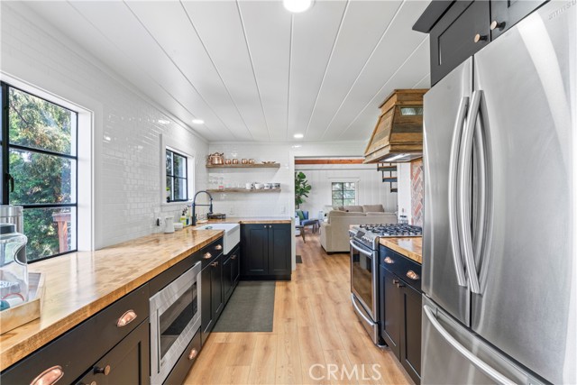 Detail Gallery Image 21 of 53 For 101 State Highway 173, Lake Arrowhead,  CA 92352 - 3 Beds | 3 Baths