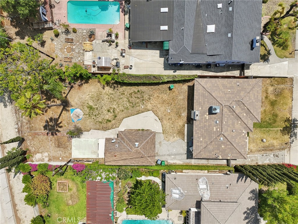 https://media.crmls.org/medias/e5266996-7221-43d1-937c-fa851b0bd81e.jpg?preset=X-Large