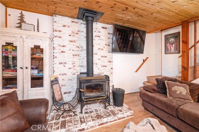 Detail Gallery Image 24 of 46 For 108 E Rainbow Bld, Big Bear City,  CA 92314 - 4 Beds | 1/1 Baths