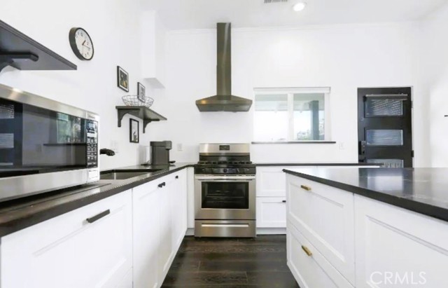 Detail Gallery Image 3 of 13 For 210 E High Ave, Redlands,  CA 92374 - 1 Beds | 1 Baths