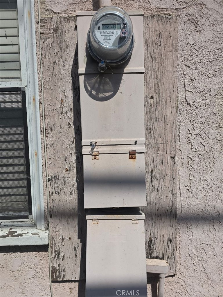 https://media.crmls.org/medias/e527b616-0ff6-47d4-819a-c0a27795655e.jpg?preset=X-Large