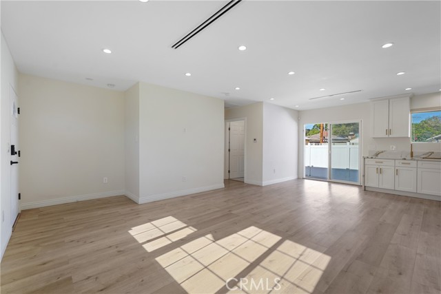 Detail Gallery Image 11 of 41 For 12317 Roscoe, Sun Valley,  CA 91352 - 3 Beds | 2 Baths