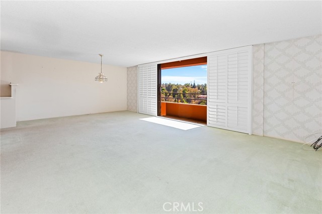 24055 Paseo Del Lago, Laguna Woods CA: https://media.crmls.org/medias/e528846d-0dbb-4a19-86eb-49b08c3fdfaa.jpg