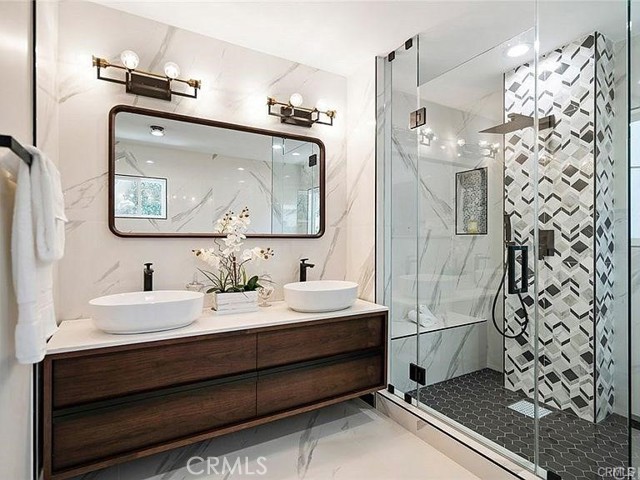 Detail Gallery Image 17 of 31 For 4931 Murietta Ave, Sherman Oaks,  CA 91423 - 4 Beds | 3 Baths