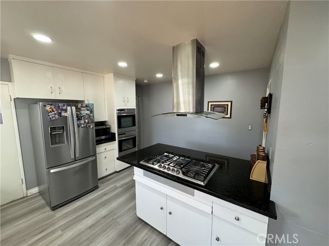 Detail Gallery Image 9 of 22 For 20932 Blythe St, Canoga Park,  CA 91304 - 3 Beds | 2 Baths