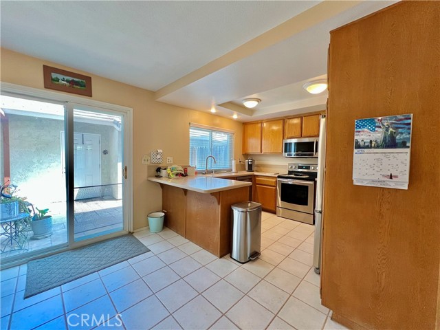 Detail Gallery Image 9 of 48 For 539 N Dartmouth Way #31,  Anaheim,  CA 92801 - 2 Beds | 2/1 Baths