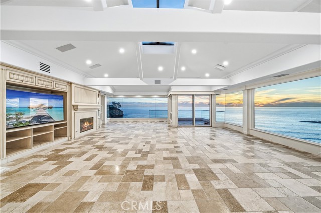 Detail Gallery Image 2 of 73 For 21 Bay, Laguna Beach,  CA 92651 - 6 Beds | 6/1 Baths