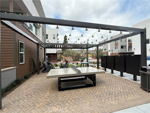 693 S Lyon Street, Santa Ana CA: https://media.crmls.org/medias/e52c3042-a2a8-4885-99a5-9d8b316769af.jpg