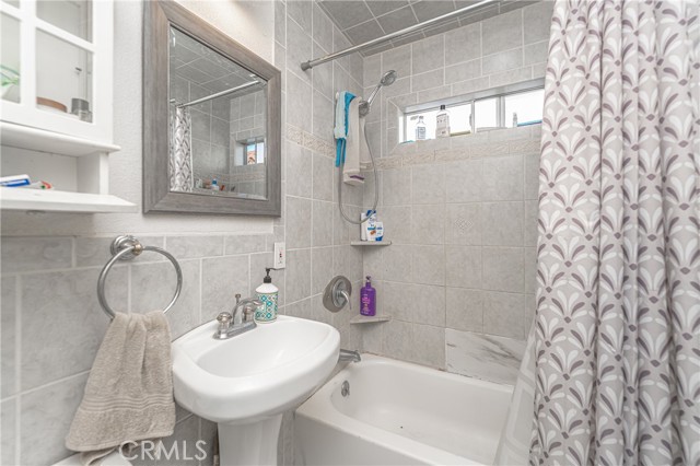 Detail Gallery Image 19 of 27 For 2435 Delta Ave, Long Beach,  CA 90810 - 3 Beds | 2 Baths