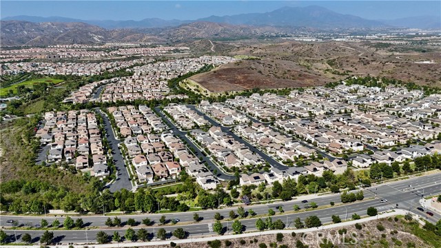 68 Chasma, Irvine CA: https://media.crmls.org/medias/e52c988b-a1bc-4508-a8f6-5f7331c64ed6.jpg