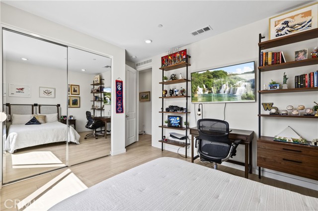 27774 Marquee Drive, Valencia CA: https://media.crmls.org/medias/e52c9b69-2b32-4bf3-837d-38fe5ac2c98a.jpg