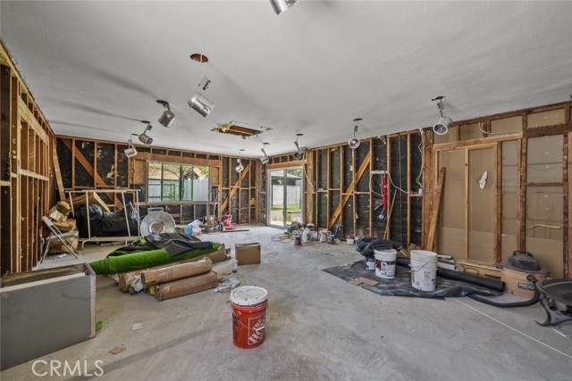7750 Eton Avenue, Canoga Park CA: https://media.crmls.org/medias/e52cb5f4-1dbb-4512-ad1b-621f16332ea7.jpg