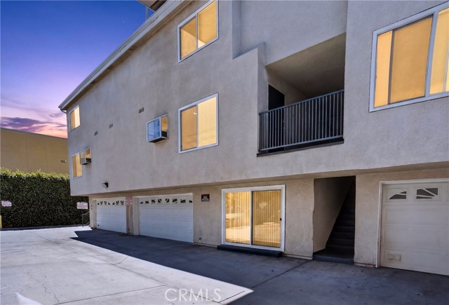 8828 Burnet Ave, 9 photo 46