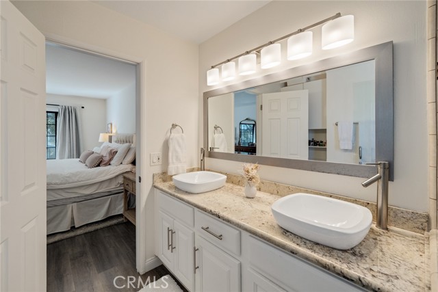 Detail Gallery Image 30 of 36 For 240 S Broadway #2,  Redondo Beach,  CA 90277 - 3 Beds | 2/1 Baths