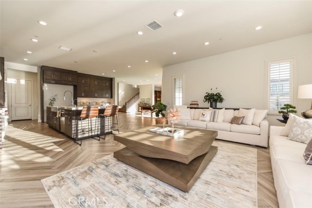 Detail Gallery Image 7 of 24 For 52 Kite, Irvine,  CA 92618 - 6 Beds | 6/1 Baths