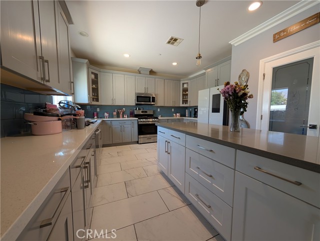 Detail Gallery Image 7 of 27 For 24116 Kernwood Dr, Moreno Valley,  CA 92557 - 4 Beds | 2 Baths