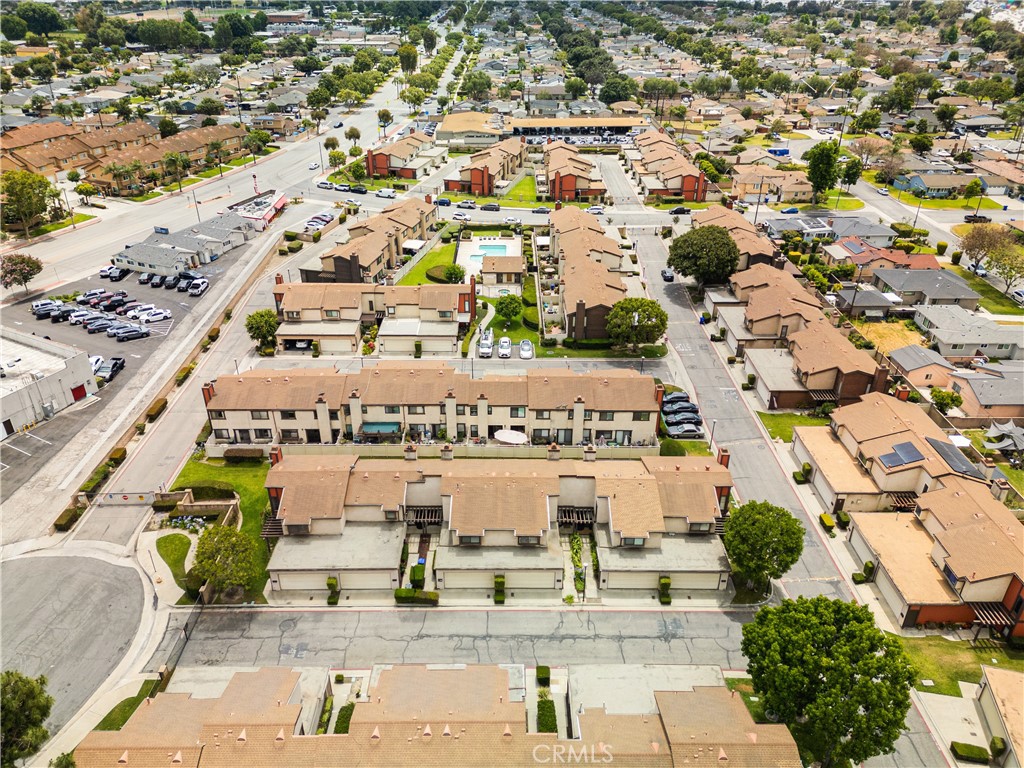 https://media.crmls.org/medias/e52e4e22-6a5c-4c14-b434-92870879d066.jpg?preset=X-Large