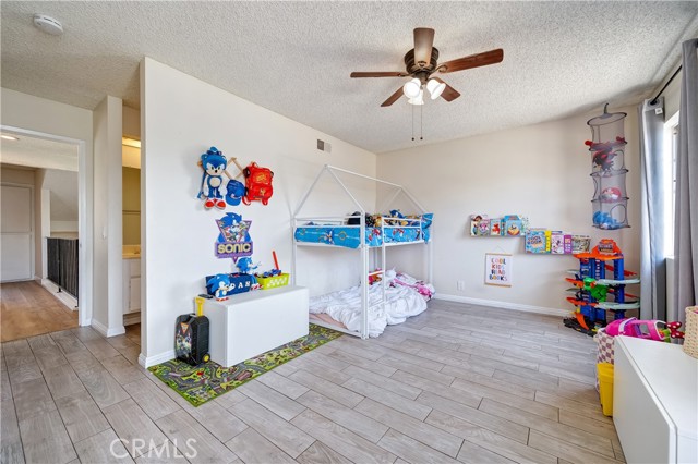 818 Live Oak Place, Corona CA: https://media.crmls.org/medias/e52f0971-774d-45b9-a7ef-d118b2dfa254.jpg