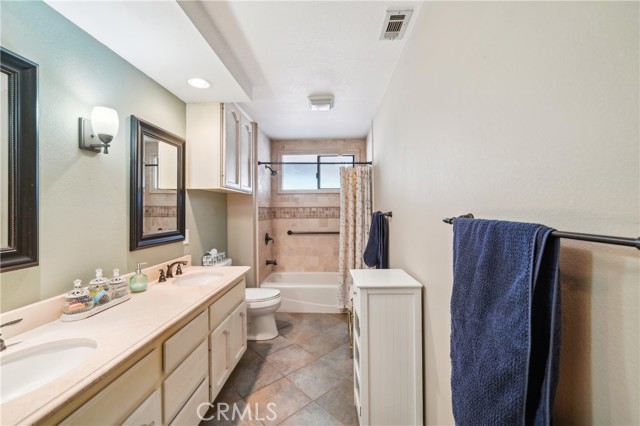 13319 Waco Ln, Apple Valley CA: https://media.crmls.org/medias/e52f758f-2b93-44cb-8740-5dd4bd223296.jpg