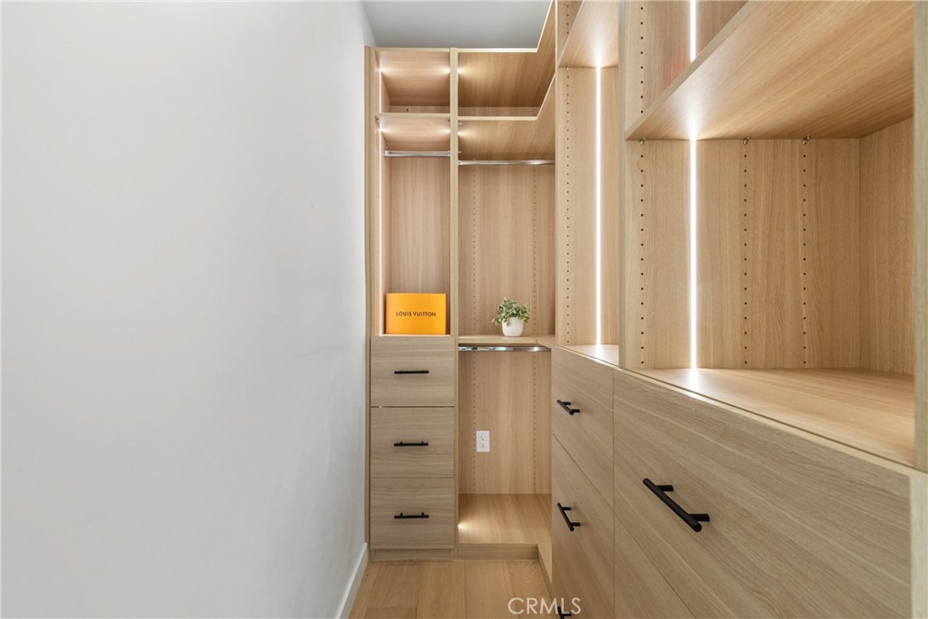 MLS #OC25080580 img 17