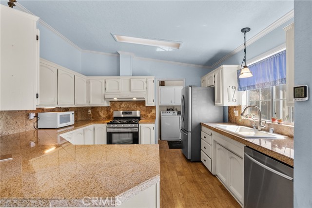 16818 Koch Street, Mojave CA: https://media.crmls.org/medias/e530d381-f768-43c3-a4f7-899ae3afb1c1.jpg