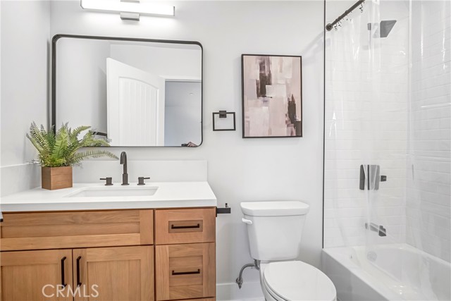 Detail Gallery Image 11 of 20 For 10035 S Western Ave #104,  Los Angeles,  CA 90047 - 2 Beds | 2 Baths