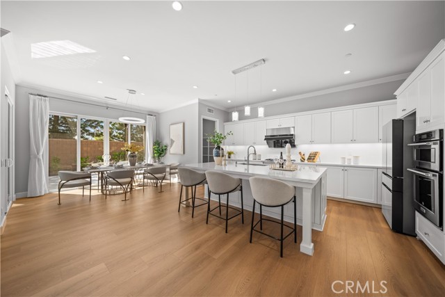 Detail Gallery Image 6 of 55 For 100 Henderson, Irvine,  CA 92620 - 4 Beds | 4/1 Baths