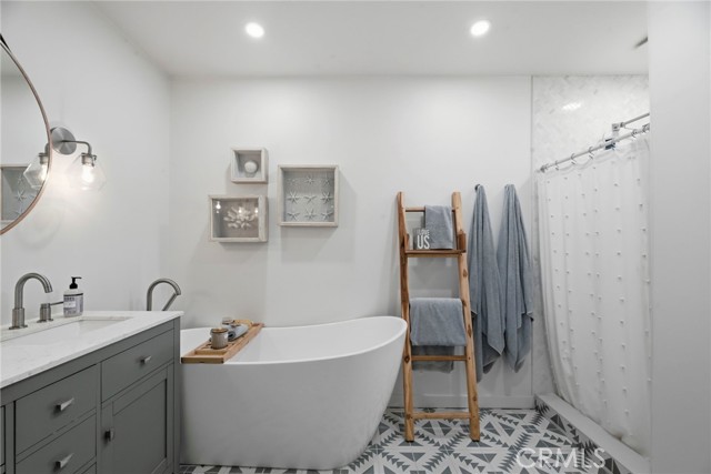 1002 3rd St, Hermosa Beach, California 90254, 4 Bedrooms Bedrooms, ,2 BathroomsBathrooms,Residential,For Sale,3rd St,SB26070138