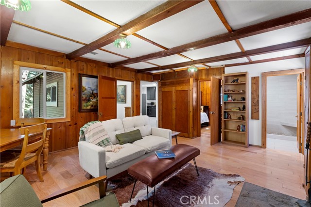 27917 Squirrel Lane, Lake Arrowhead CA: https://media.crmls.org/medias/e532647c-80d0-44e9-89ad-605f5483c1be.jpg