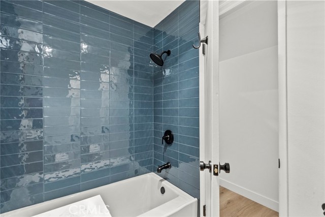 Detail Gallery Image 17 of 30 For 5400 Newcastle, Encino,  CA 91316 - 2 Beds | 2 Baths