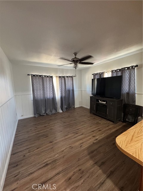 1004 Paloma Street, Bakersfield CA: https://media.crmls.org/medias/e532fadd-c22f-43c0-a377-4093a947a085.jpg